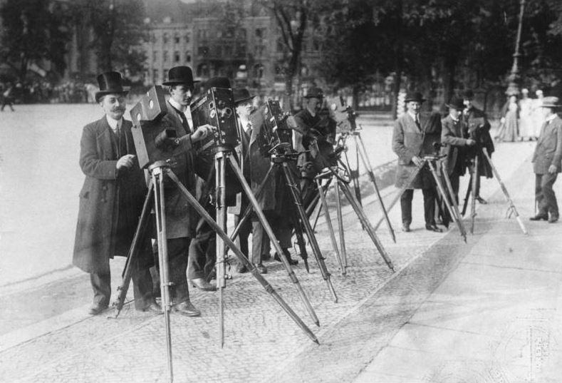 Fotografen vor dem Berliner Stadtschloss im Jahr 1907